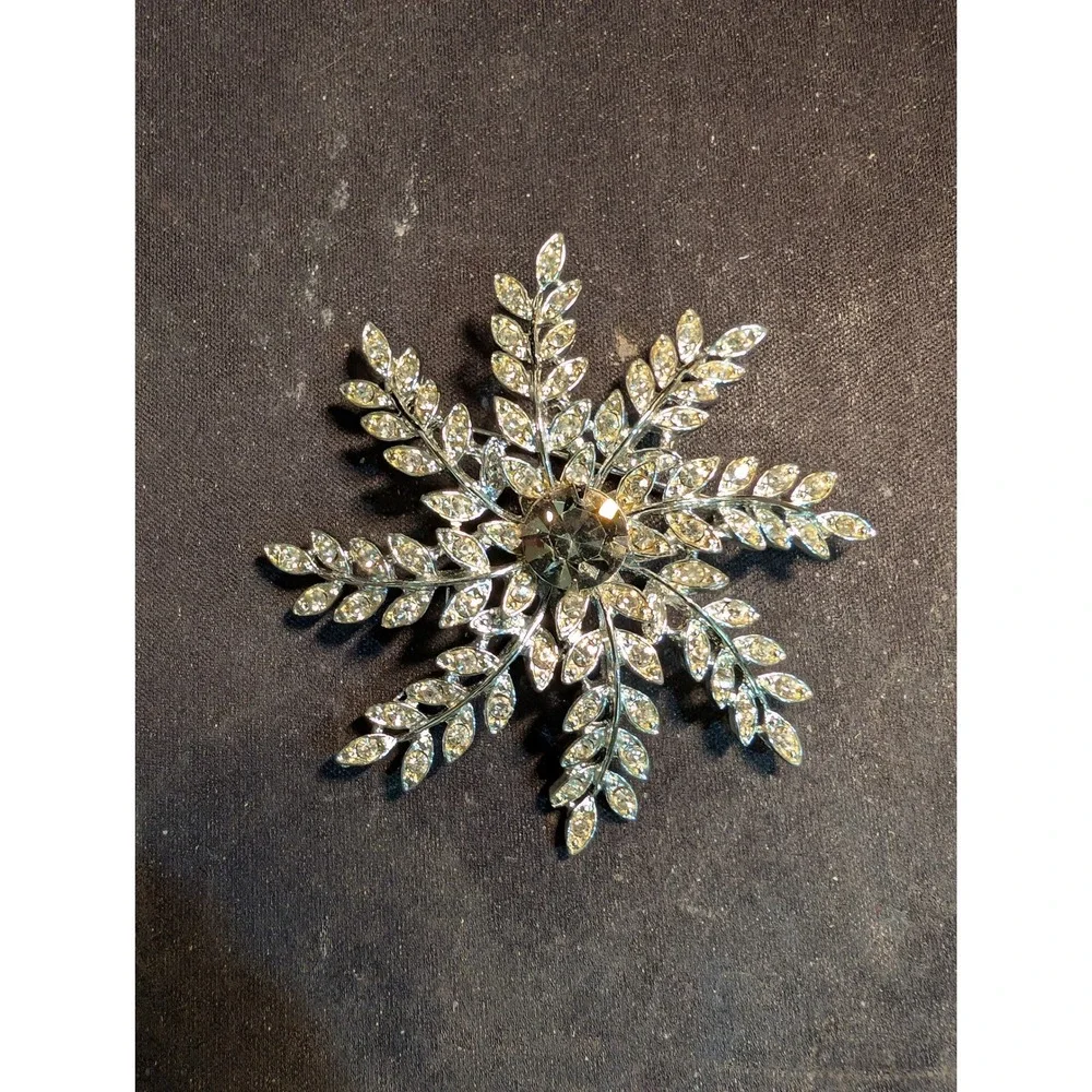 Vintage Silver Tone Rhinestone Snowflake Starburst Brooch Pin 2.5 Inch Clear